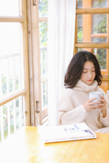 草莓放在身体里榨成草莓汁