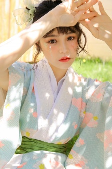 两女1杯